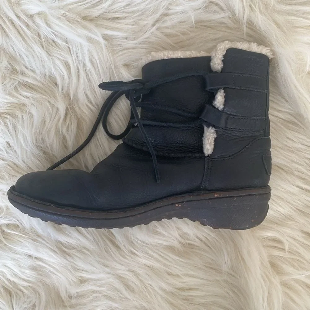 UGG Caspia Black Leather Ankle Winter Boots sz 6 Outdoor Gorpcore Snow Ski NWOT